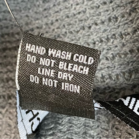 Charlotte Daniel NWT Ruana Wrap Sweater Cardigan with  Attached Scarf One Size - Picture 7 of 8